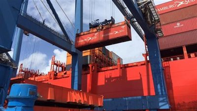 الصين تسجل أول عجز تجاري شهري في 3 أعوام