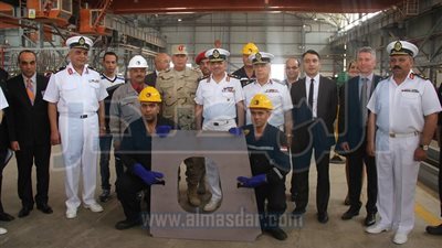 الاحتفال بقطع أول لوح معدني لتصنيع أول سفينة حربية طراز 
