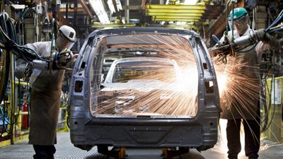 بالفيديو..عودة النمو إلى قطاع الصناعة البريطاني  