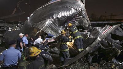 بالفيديو.. مقتل 5 اشخاص بحادث قطار في 