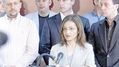 بالفيديو.. استقالة وزيرة الداخلية المقدونية ورئيس جهاز المخابرات