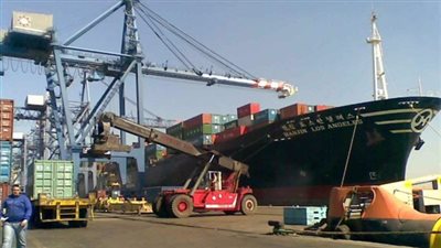 تداول 24 سفينة حاويات وبضائع عامة بموانئ بورسعيد 