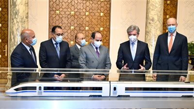 السيسي يبحث مع «سيمنز» إنشاء منظومة متكاملة للقطار الكهربائي السريع