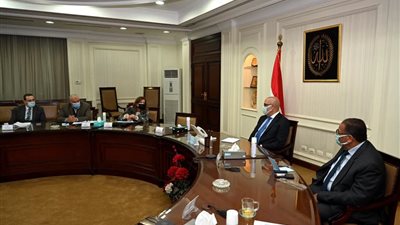 وزير الإسكان يتابع الموقف التنفيذى لوحدات «سكن لكل المصريين»