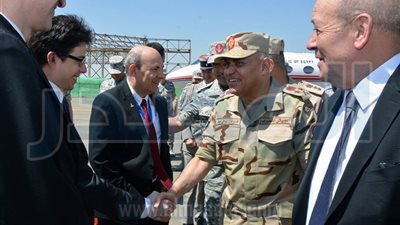 وزير الدفاع يشهد المشروع الاستراتيجي