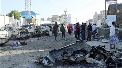 مقتل 6 أشخاص وإصابة 4 آخرين في تفجير انتحاري بالصومال