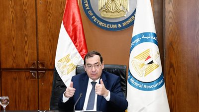 الملا: تزويد منظومة تداول وتوزيع البنزين بتقنيات حديثة 