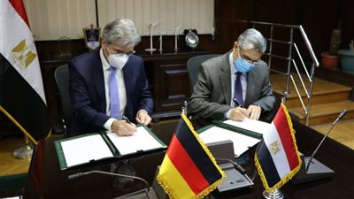 وزير الكهرباء يوقع اتفاقية مع «سيمينز» لإنتاج الهيدروجين الأخضر