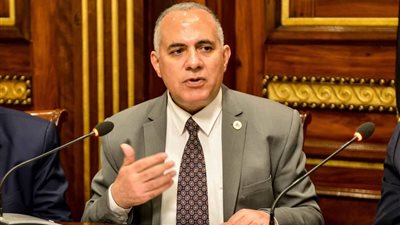 «الري» تنفي عدم جدوى استخدام الخرسانة في أعمال تأهيل الترع 