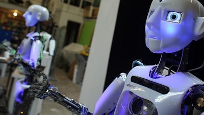 إنسان آلي يقوم ببطولة عرض مسرحي