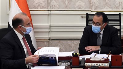 رئيس الوزراء يستعرض مؤشرات أداء البورصة المصرية خلال 2021