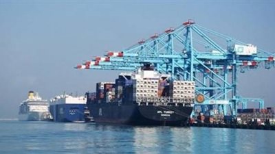 بدء الافراج عن الشاحنات المكدسة بميناء سفاجا