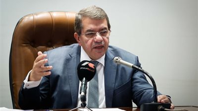 المالية: رفع سعر الدولار الجمركي إلى 17 جنيها اعتبارا من الغد