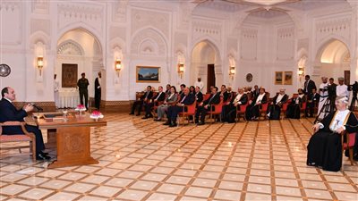 السيسي يلتقي ممثلي مجتمع الأعمال ورؤساء كبرى الشركات العمانية
