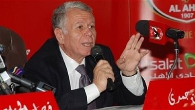 الكاف يمنح حسن حمدي وسام الاستحقاق الذهبي