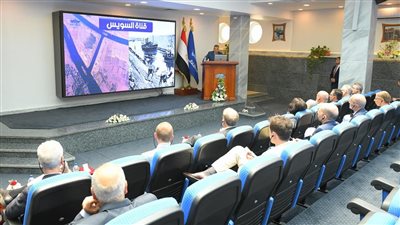 رئيس هيئة قناة السويس: حريصون على تعزيز التعاون المشترك مع الاتحاد الأوروبي 