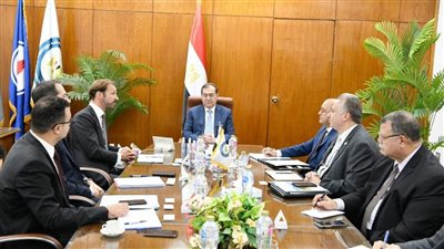 «الملا» يبحث مع بنك «سوسيتيه جنرال» تمويل مشروعات البترول في مصر 
