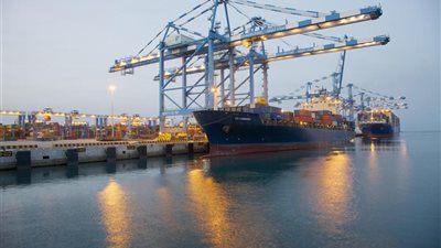 فتح موانئ السويس بعد تحسن حالة الجو