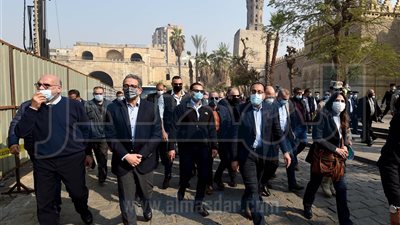 «مدبولي» يتفقد مشروعات إحياء القاهرة التاريخية لمتابعة العمل ونسب التنفيذ