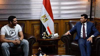 وزير الرياضة يستقبل مصطفى عسل بطل «العظماء الثمانية» للإسكواش