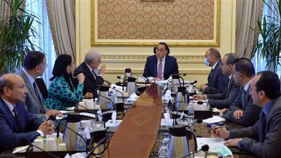 رئيس الوزراء يتابع موقف تنفيذ المشروعات بمدينة شرم الشيخ