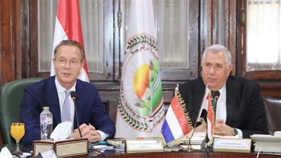 وزير الزراعة يبحث مع مبعوث مملكة هولندا للمناخ كيفية تدعيم الأمن الغذائي