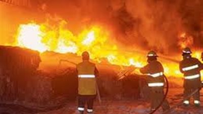 إخماد حريق بشركة تصنيع وصيانة مراكب صيد في 