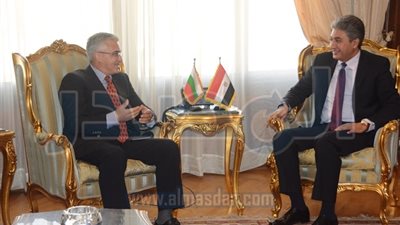وزير الطيران المدني يلتقي سفير بلغاريا بالقاهرة
