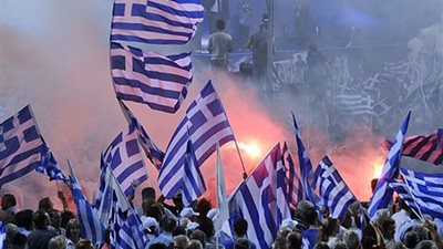 اقتصاد اليونان يخالف التوقعات ويعود للنمو في الربع الثاني من 2015