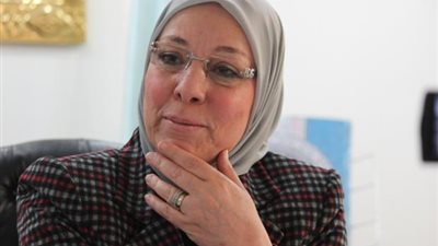 وزيرة القوى العاملة: إعداد قاعدة بيانات لراغبي العمل بمشروع قناة السويس