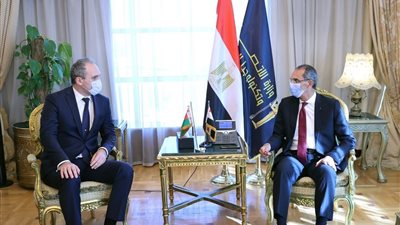 وزير الاتصالات يبحث مع سفير بيلاروسيا بالقاهرة سبل التعاون 