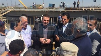 بالصور .. وزير 