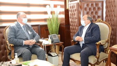 وزير التنمية المحلية يتابع مع محافظ القاهرة المشروعات التنموية بالمحافظة