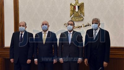 الحكومة توقع عقد بيع 5 آلاف فدان بحدائق العاصمة لـ «العربية للاستثمار»