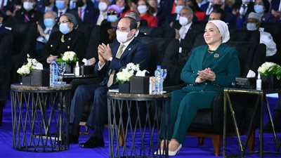 «السيسي» وقرينته يصلان مقر انعقاد منتدى شباب العالم بشرم الشيخ