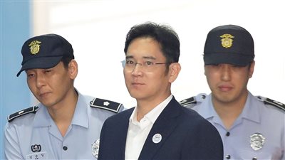 سجن وريث «سامسونج» لمدة عامين ونصف لتورطه في فضيحة فساد