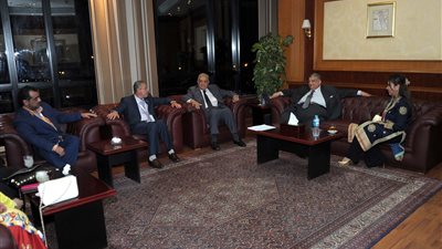 بالصور..رئيس 