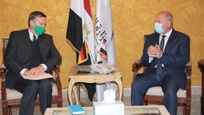 وزير النقل يبحث مع السفير الألماني بالقاهرة تعزيز سبل التعاون 