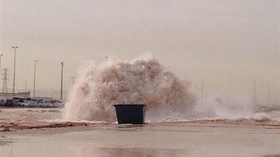 تدمير خطى مياه شرب مغذيين لقريتين عقب انفجار قنبلتين بالبحيرة