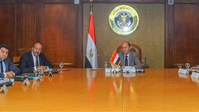 وزير التجارة يستعرض الاستراتيجية الجديدة لتطوير صناعة الاثاث
