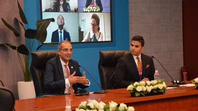 وزير الاتصالات: خطة متكاملة لرقمنة 27 جامعة مصرية