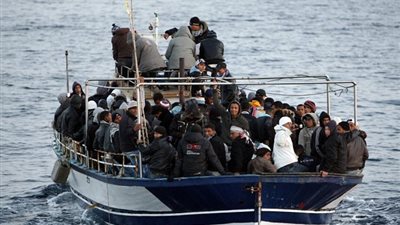 بالفيديو..استمرار تدفق المهاجرين على السواحل الإيطالية