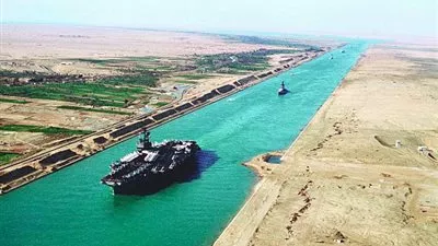 52 سفينة عبرت المجرى الملاحى لقناة السويس