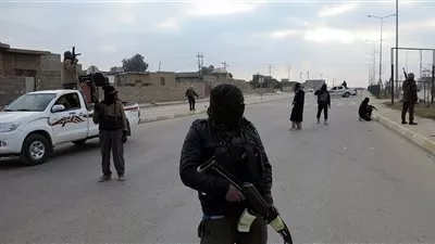 مقاتلون عراقيون يسيطرون على موقع حدودي مع سوريا