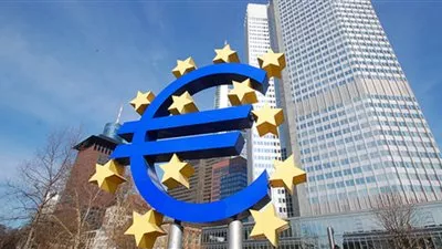 مسؤول يتوقع إبقاء المركزي الأوروبي على الفائدة المنخفضة حتى عام 2016