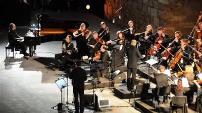 موسيقى ساحرة للتونسي انور براهم تفتتح اليوبيل الذهبي لمهرجان قرطاج