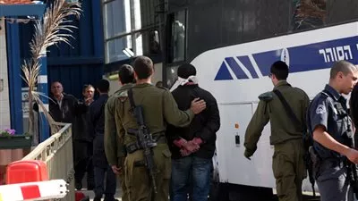 الضفة:استشهاد شاب فلسطيني واعتقال 64 في القدس والخليل