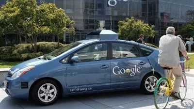 اختبار قيادة لسيارة جوجل التي تعمل بدون سائق