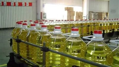 تجار: مصر تطرح مناقصة لشراء 60 ألف طن من زيتي الصويا ودوار الشمس