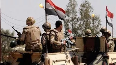 الجيش يداهم 3 بؤر إرهابية بسيناء ويقبض على 16 تكفيري ويلاحق أخرين